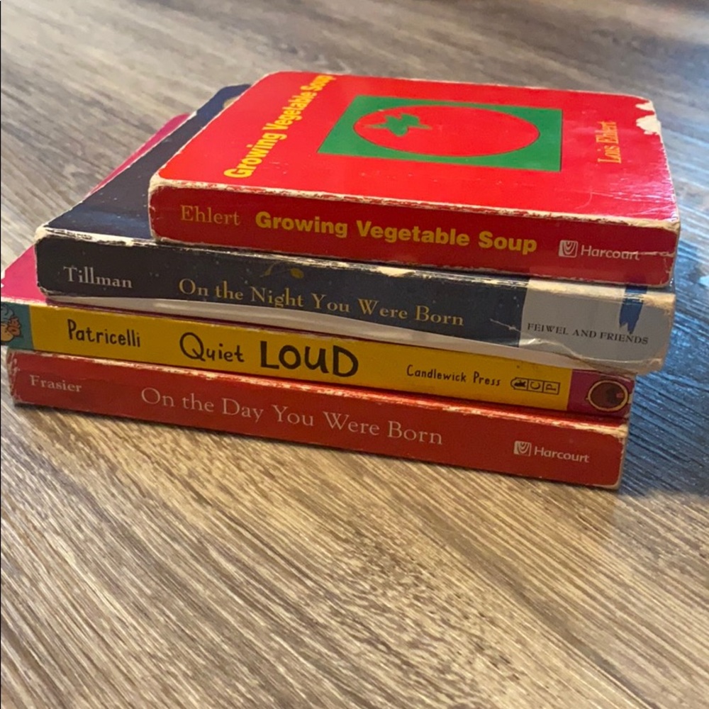 Set of four hardback kids books - Picture 3 of 4